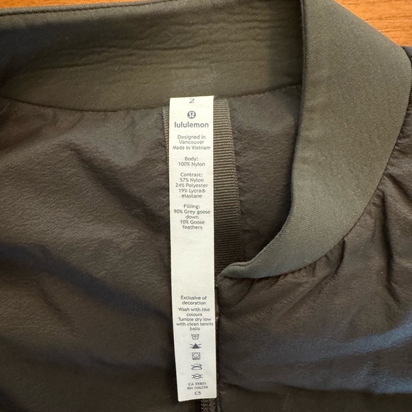 Lululemon Down & Around Bomber (Reversible) - Size 2 - Picture 5 of 5
